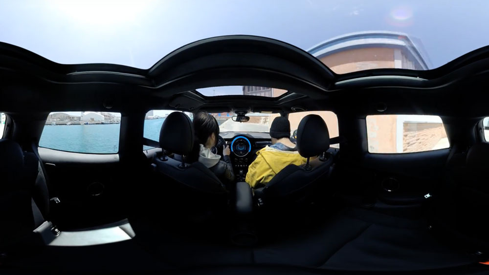 experiencing-vr-automotive-industry-mini-backwater